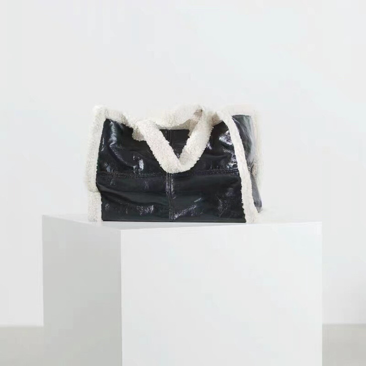 全新 转手原因 家里包太多 小众设计包包托...