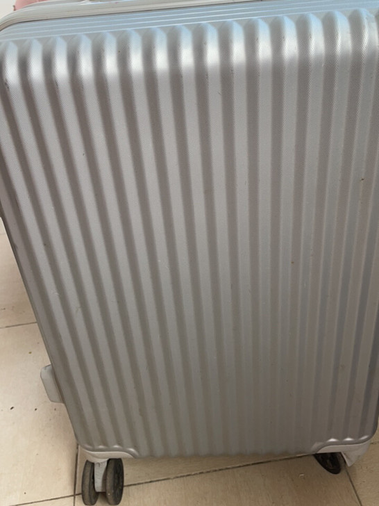 铝框行李箱 换了一个其他的 这个不用了 喜...