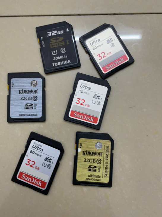 原装SD卡32G 用不上了.有需要拍走。