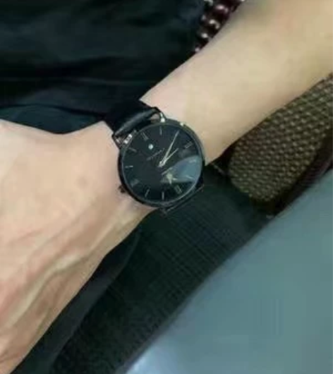 男人带的手表低调奢华有品位，花花公子官方正...