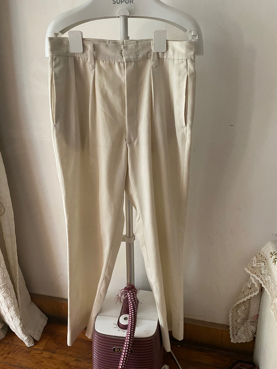 给老公在服装店订做的裤子，穿了几次，老公胖...