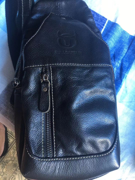 皮斜肩包也可以叫胸包吧，男士的不退换，东西...