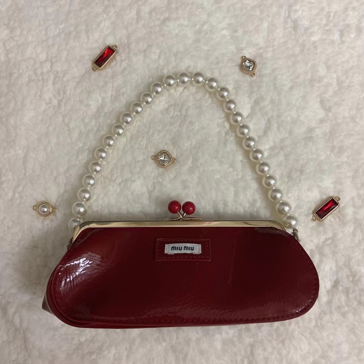 miumiu酒红色手提/腋下包  520
