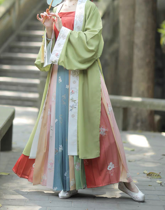 兰若庭 此间春色宋制汉服 只有三件上衣了