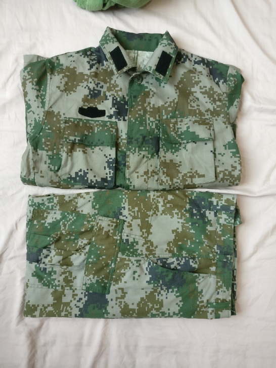 只卖正品,夏季薄款迷彩服,结实耐磨,适合干...