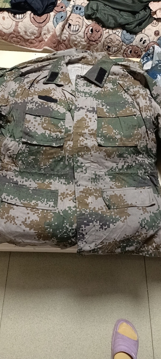 纯正品67新，迷彩套装，需要的联系，售出不...