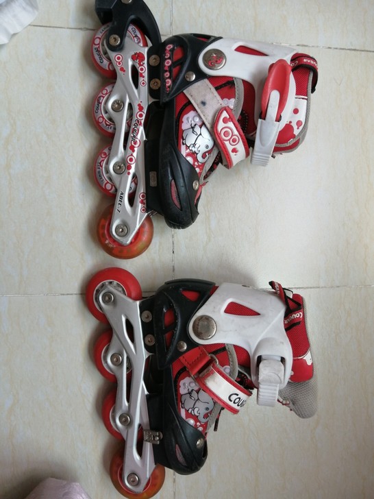 低价出美洲狮儿童轮滑鞋##amp；hell...