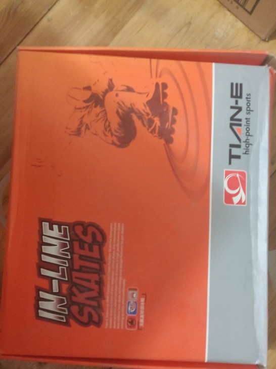 赔钱卖。轮滑鞋，七八成新。