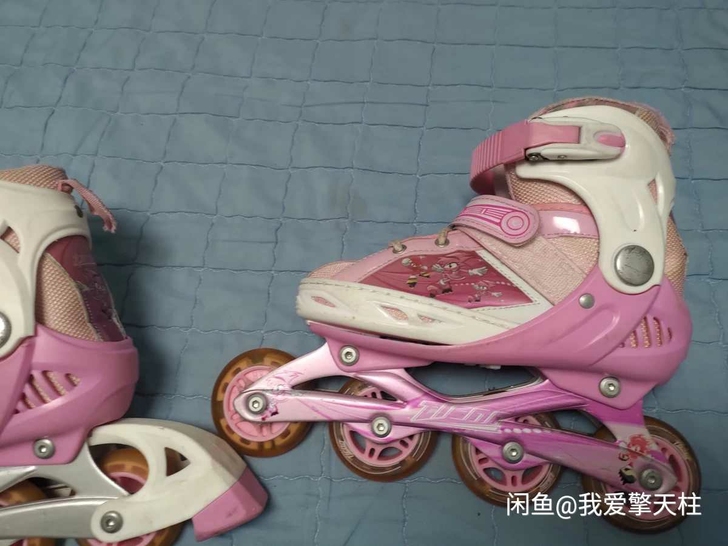 女孩儿童的轮滑鞋。尺寸36~39   使用...