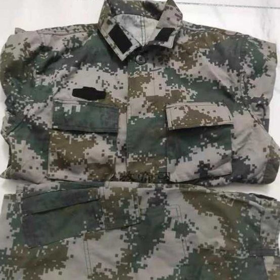 八成新工作服一年四季可穿，耐造的很，一月洗...