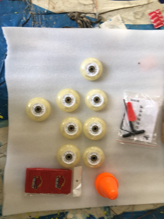 cougai溜冰鞋轮子8个送工具和障碍桶