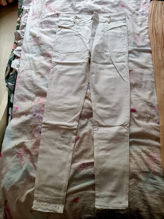 艾尚雪的白裤子，120斤以内穿，免费送，自...