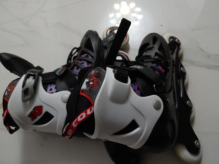 美洲狮（COUGAR）可调码溜冰鞋成人旱冰...