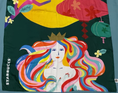 全新星巴克真丝感围巾,图案和颜色非常漂亮,...