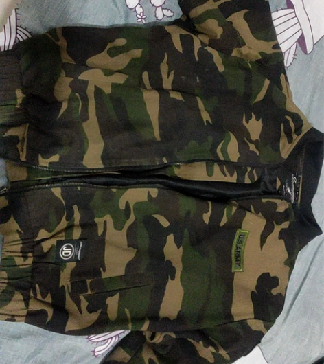 迷彩服短款 颜色很正 感兴趣的话点“我想要...