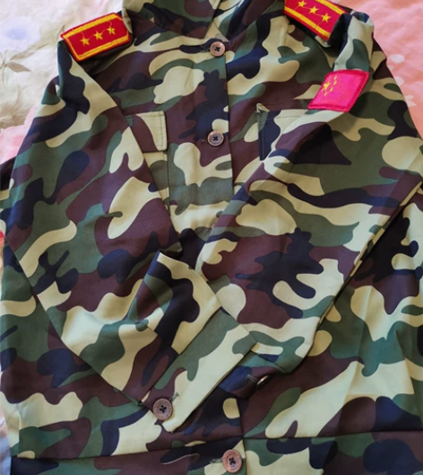 迷彩服演出服，学校演出购买穿了一次，尺寸1...