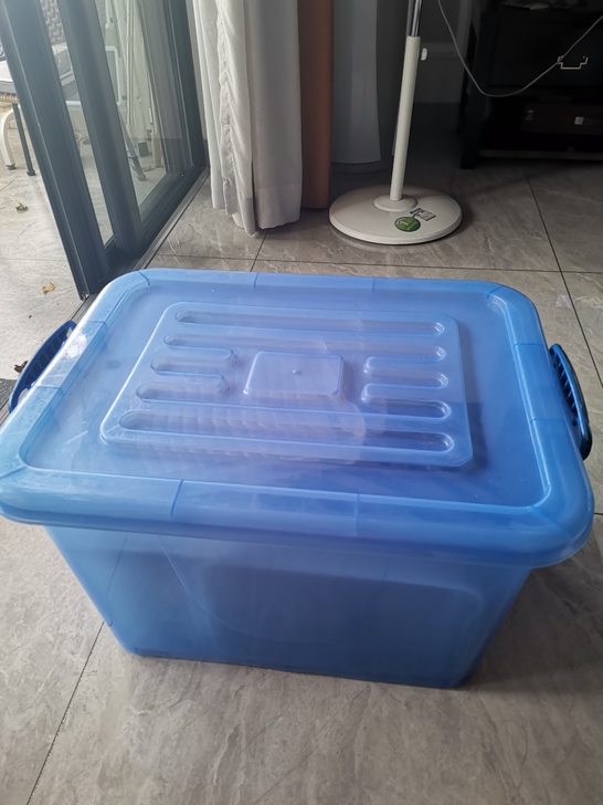 家里闲置若干收纳箱，无处放置，有需要的欢迎...