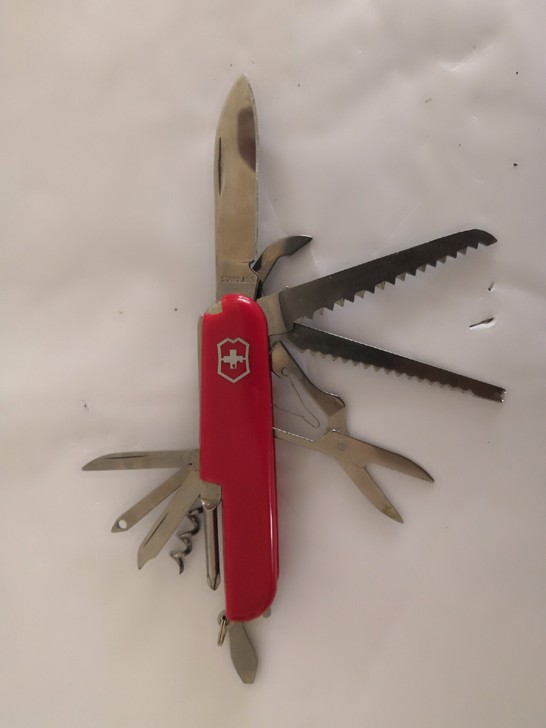 瑞士军刀，户外必备用品机场送机朋友送的，第...