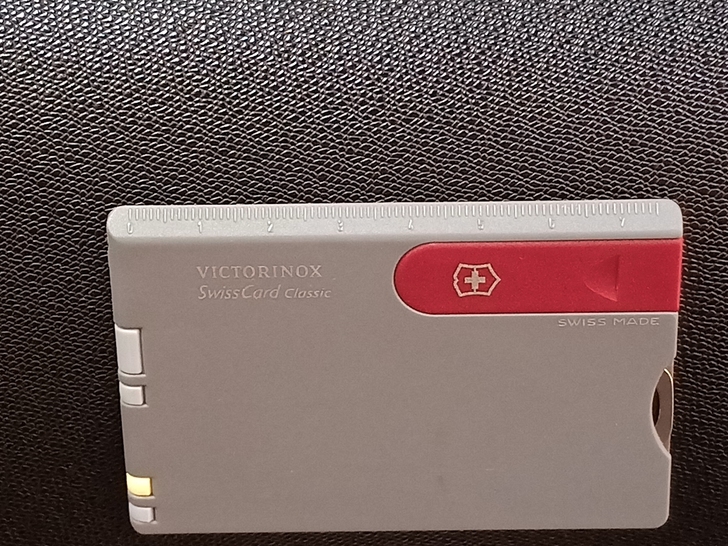 瑞士军刀卡多功能，随带方便，全新 正品价格...