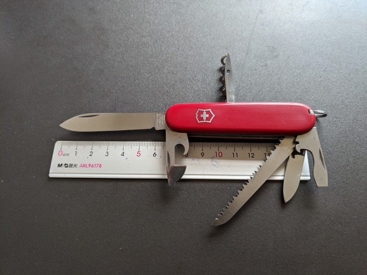小v四行露营者，瑞士军刀