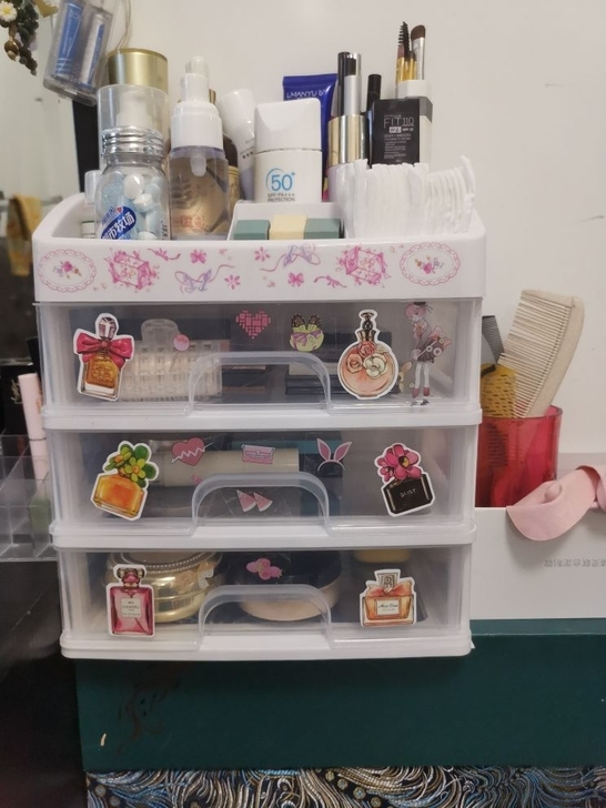 出一批桌面抽屉式收纳盒，四层全新发货。收货...