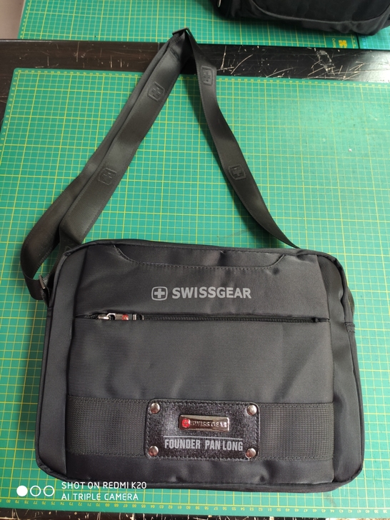 军刀单肩斜挎包，规格大号:高23厘米，宽3...