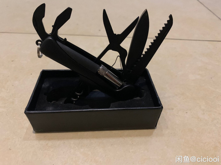 便携瑞士刀 多功能户外工具 手感超好 全新