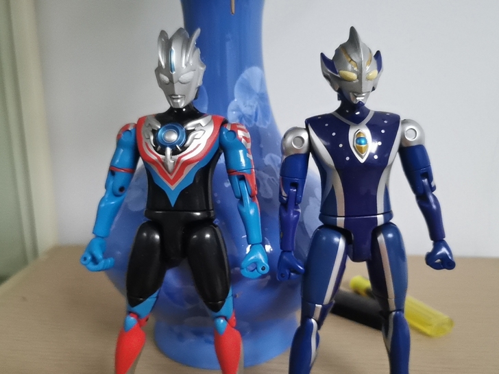 万代的可动人偶欧布奥特曼。