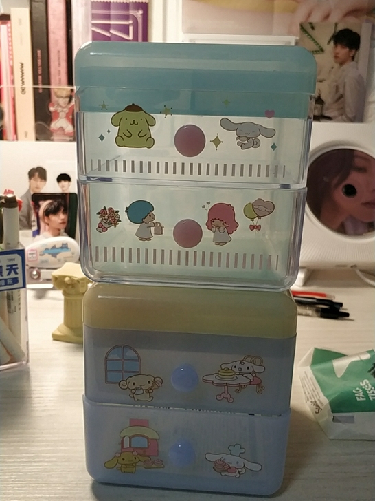 挂两个名创优品三丽鸥的收纳盒