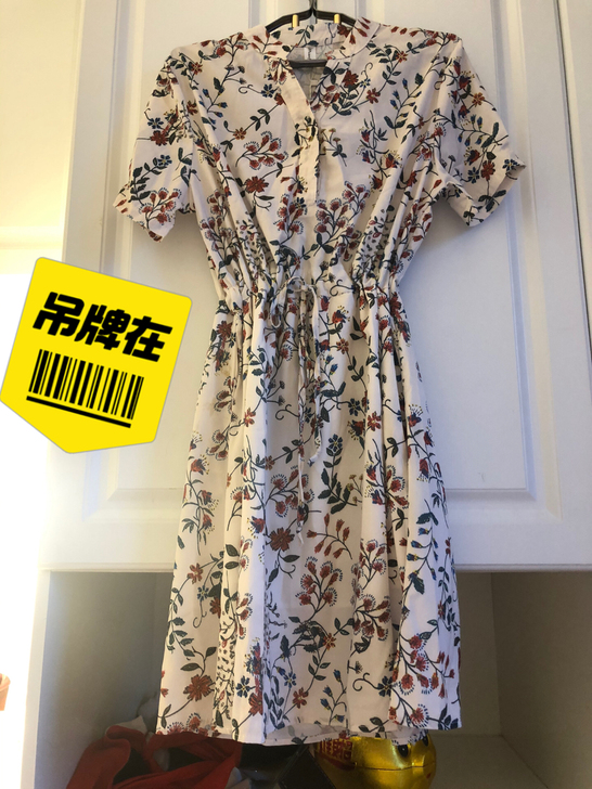 全新 有吊牌 衣服多 清。偏远地区不包邮～