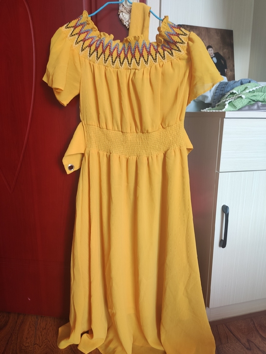 只穿过一次本人胖了不能穿,低价卖出