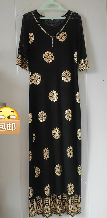 清货,长款连衣裙。蕾丝拼接。烫金工艺。穿着...
