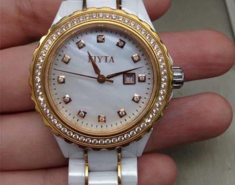 飞亚达女士镶钻手表瑞士机芯,蓝宝石镜面带日...