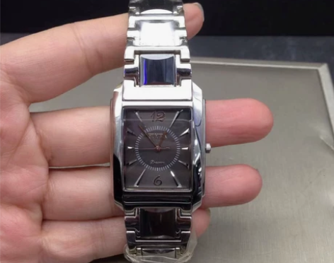 全新飞亚达男士手表，钨钢耐磨表带！型号G9...