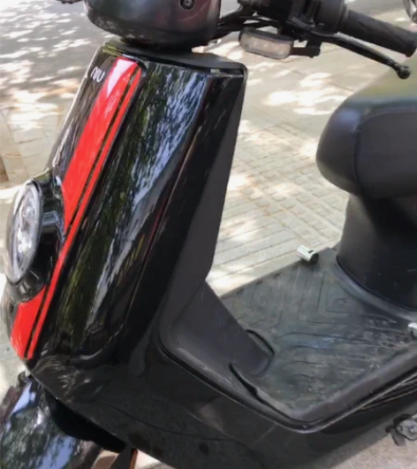 小牛电动；60伏70安电池、前米其林，后鲨...