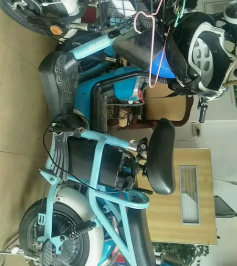 买不到一年 哈喽电动车 带发票 带定位系统...