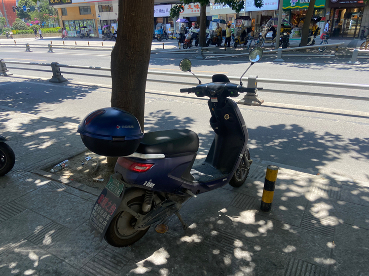 爱玛电动车一辆 买了两年 旗舰店购得 60...