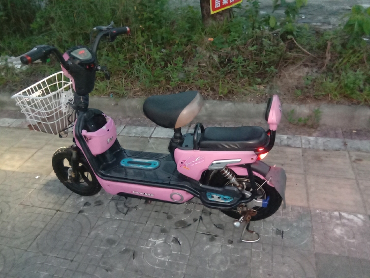 48伏12电动车，前后真空胎，轮胎胎纹深，...