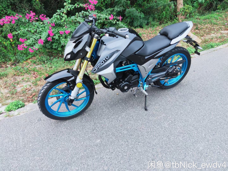 摩托车