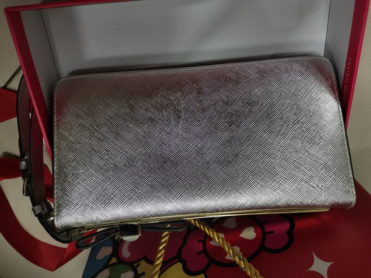 热风手提钱包，银色，没用过，25包邮，需要...
