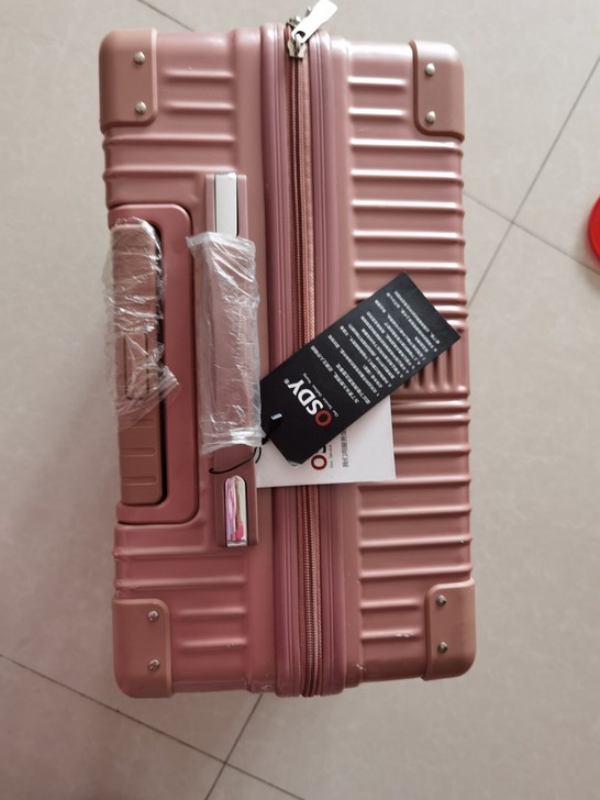 出售闲置全新行李箱，18寸可以直接办理登机...