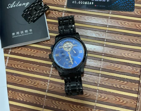 艾浪手表 只待戴过几次  东西都在 感兴趣...