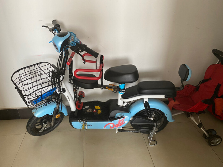 爱玛小蜜豆电动车，才买没多久