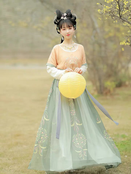 #窈窕女装#素羽华裳原创 芷兮坦领三件套...