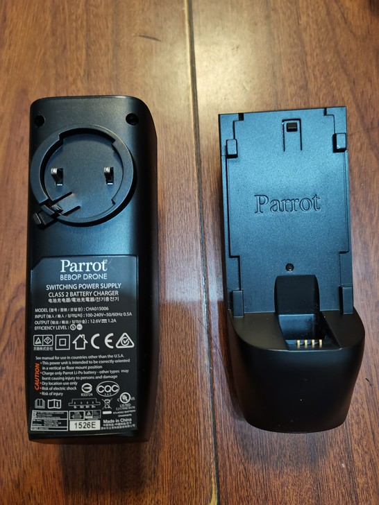 出售全新派诺特Parrot无人机充电器两个...