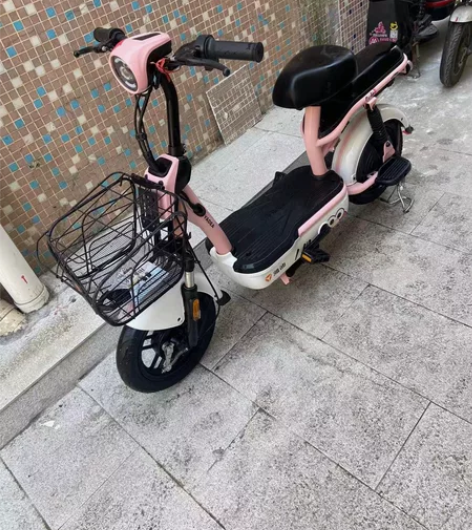 证件齐全，九成新二手品牌电动车，雅迪爱玛台...