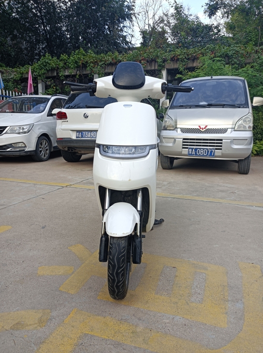 实拍九成新二手电动车二手小型两轮二手电车雅...