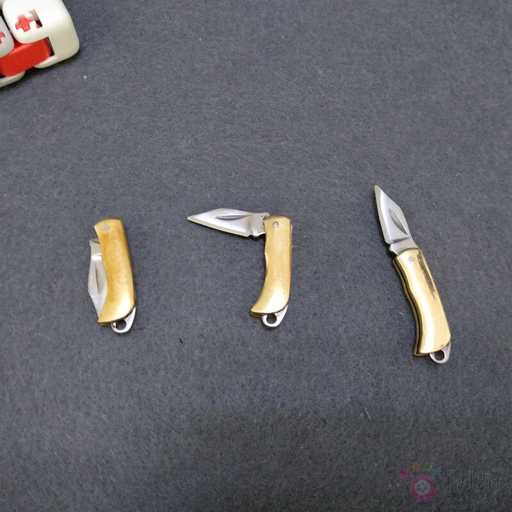 2个18元包邮全新开快递小刀折叠小刀开刃