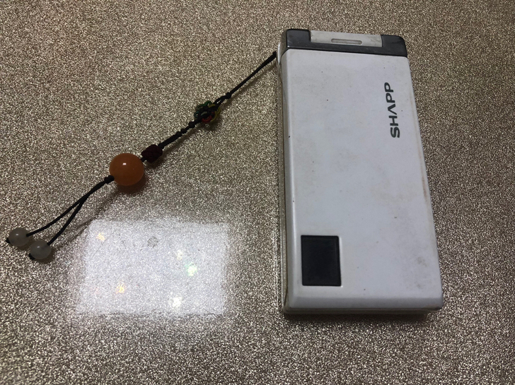 古董翻盖手机 夏普