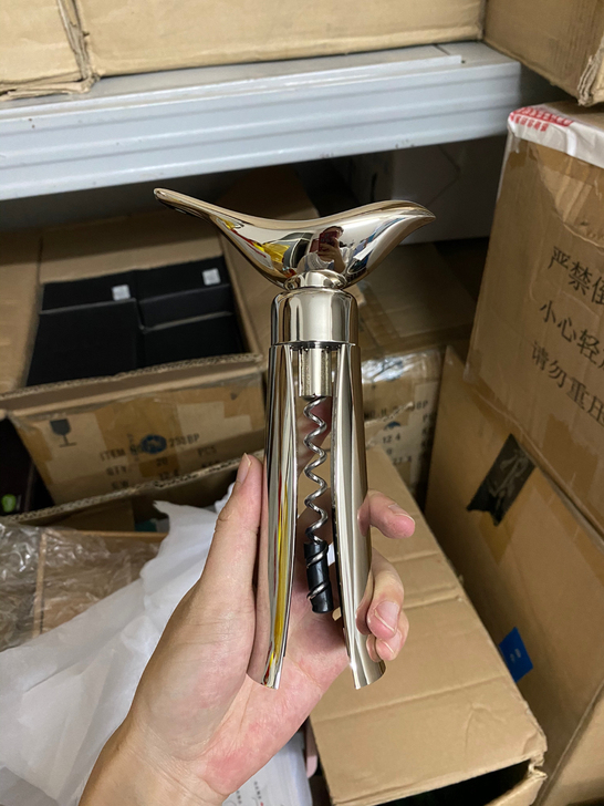 雀跃红酒开瓶器，全新，有点沉，送人绝对有面...
